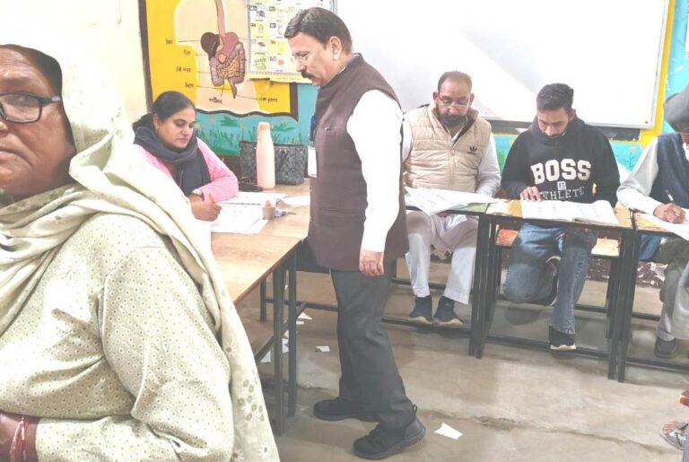 ਜ਼ਿਲ੍ਹਾ ਪ੍ਰੀਸ਼ਦ ਤੇ ਪੰਚਾਇਤ ਸੰਮਤੀ ਚੋਣਾਂ ਦੌਰਾਨ ਚੋਣ ਨਿਰੀਖਕ ਸ੍ਰੀ ਰਾਕੇਸ਼ ਕੁਮਾਰ ਪੋਪਲੀ ਨੇ ਵੋਟਿੰਗ ਪ੍ਰਕਿਰਿਆ ਦਾ ਲਿਆ ਜਾਇਜ਼ਾ-ਬਠਿੰਡਾ