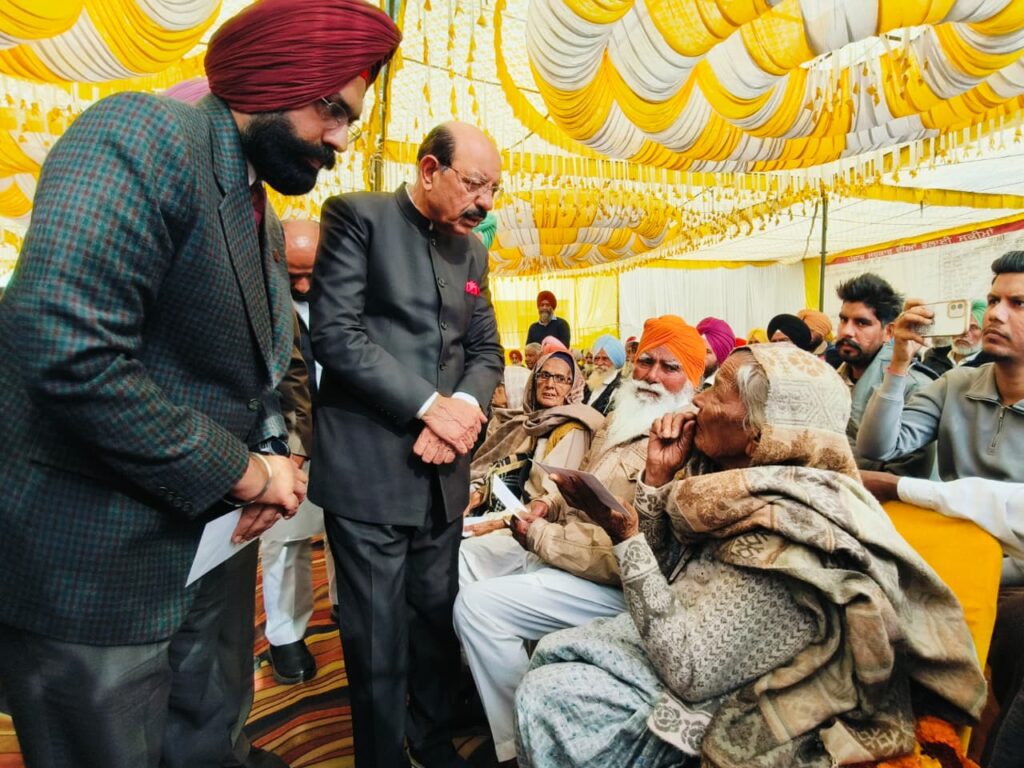 ਲੋੜਵੰਦ ਸਾਬਕਾ ਸੈਨਿਕ ਨੂੰ ਮੁਹੱਈਆ ਕਰਵਾਇਆ ਇਲੈਕਟ੍ਰਿਕ ਟ੍ਰਾਈ ਸਕੂਟਰ