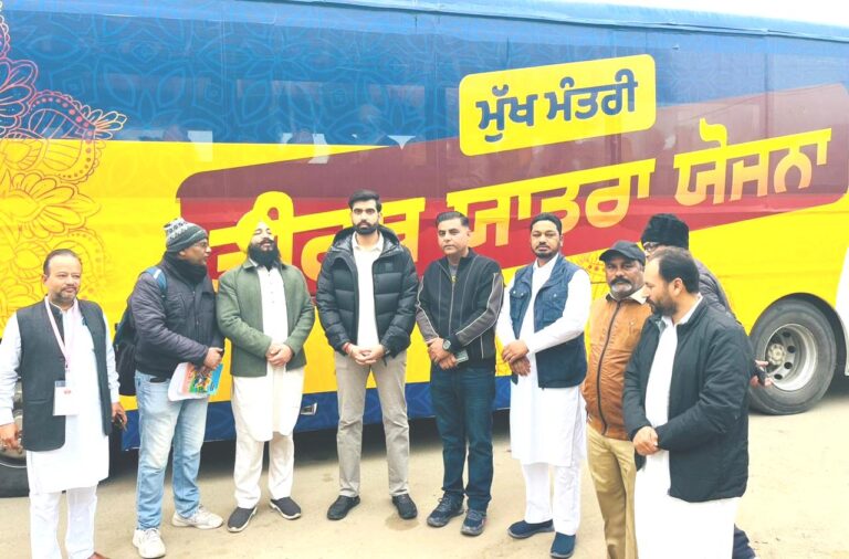 ਮੇਅਰ ਨਗਰ ਨਿਗਮ ਸ਼੍ਰੀ ਪਦਮਜੀਤ ਸਿੰਘ ਮਹਿਤਾ ਵਲੋਂ ਧਾਰਮਿਕ ਸਥਾਨਾਂ ਦੇ ਦਰਸ਼ਨਾਂ ਲਈ ਬੱਸਾਂ ਨੂੰ ਕੀਤਾ ਰਵਾਨਾ