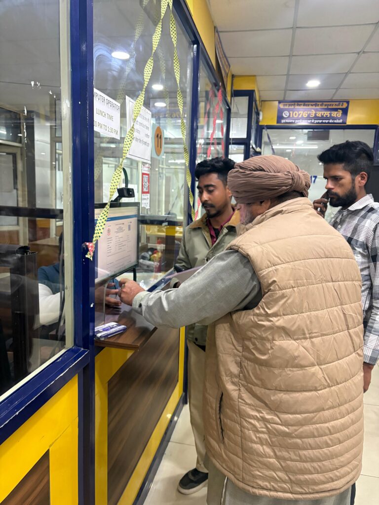 ਜ਼ਿਲ੍ਹੇ ਦੇ ਸੇਵਾ ਕੇਂਦਰਾਂ ‘ਚ ਅਰਜ਼ੀਆਂ ਦੇ ਨਿਪਟਾਰੇ ਸਬੰਧੀ ਪੰਜਾਬ ਭਰ ‘ਚੋਂ ਬਠਿੰਡਾ ਮੋਹਰੀ : ਡਿਪਟੀ ਕਮਿਸ਼ਨਰ