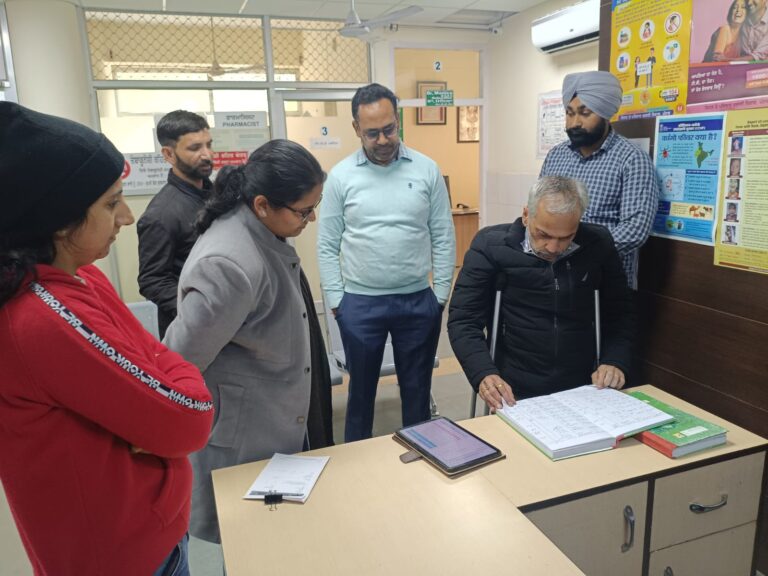 ਜਿਲ੍ਹੇ ਦੇ 44 ਆਯੂਸ਼ਮਨ ਅਰੋਗਿਆ ਕੇਂਦਰ ਤੇ ਮਿਲ ਰਹੀ ਹੈ 46 ਤਰ੍ਹਾਂ ਦੇ ਲੈਬ ਟੈਸਟ ਅਤੇ 107 ਤਰ੍ਹਾਂ ਦੀਆਂ ਦਵਾਈਆਂ ਦੀ ਮੁਫ਼ਤ ਸੁਵਿਧਾ