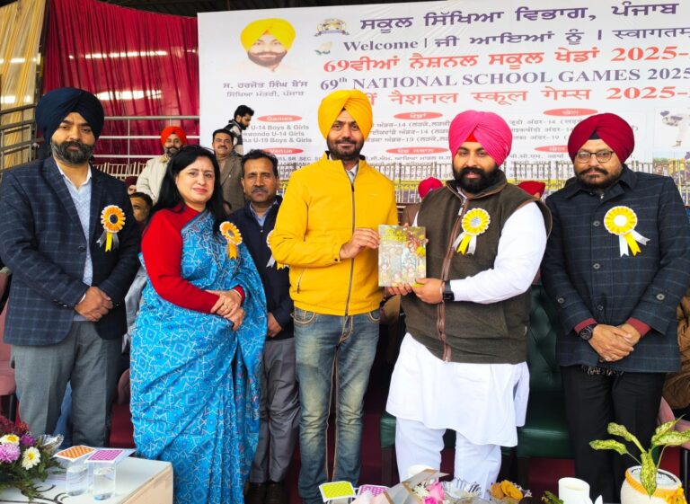 ਸਿੱਖਿਆ ਮੰਤਰੀ ਬੈਂਸ ਵੱਲੋਂ ਨੈਸ਼ਨਲ ਅਵਾਰਡੀ ਗਰੇਵਾਲ ਦੀ ਪੁਸਤਕ “ਬੱਚੇ ਨਾਂ ਚਮਕਾਵਣਗੇ” ਲੋਕ ਅਰਪਿਤ