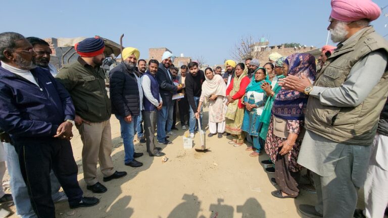 ਵਾਰਡ ਨੰ. 13 ਵਿੱਚ 5 ਕਰੋੜ ਰੁਪਏ ਦੇ ਇੰਟਰਲਾਕਿੰਗ ਟਾਈਲਾਂ ਦੇ ਕੰਮ ਦਾ ਉਦਘਾਟਨ;  ਮੇਅਰ ਪਦਮਜੀਤ ਸਿੰਘ ਮਹਿਤਾ ਨੇ ਵਾਰਡ ਦੀਆਂ ਮਾਤਾਵਾਂ ਦੇ ਹੱਥੋਂ ਕਰਵਾਈ