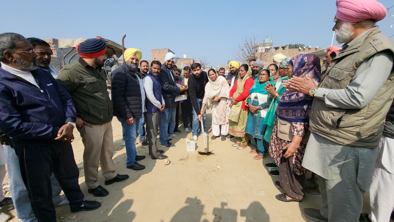 ਵਾਰਡ ਨੰ. 13 ਵਿੱਚ 5 ਕਰੋੜ ਰੁਪਏ ਦੇ ਇੰਟਰਲਾਕਿੰਗ ਟਾਈਲਾਂ ਦੇ ਕੰਮ ਦਾ ਉਦਘਾਟਨ;  ਮੇਅਰ ਪਦਮਜੀਤ ਸਿੰਘ ਮਹਿਤਾ ਨੇ ਵਾਰਡ ਦੀਆਂ ਮਾਤਾਵਾਂ ਦੇ ਹੱਥੋਂ ਕਰਵਾਈ